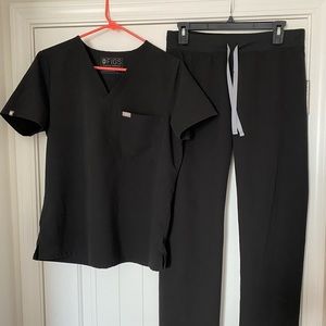 COPY - FIGS scrub set, black, top is a medium, bottom is a small tall